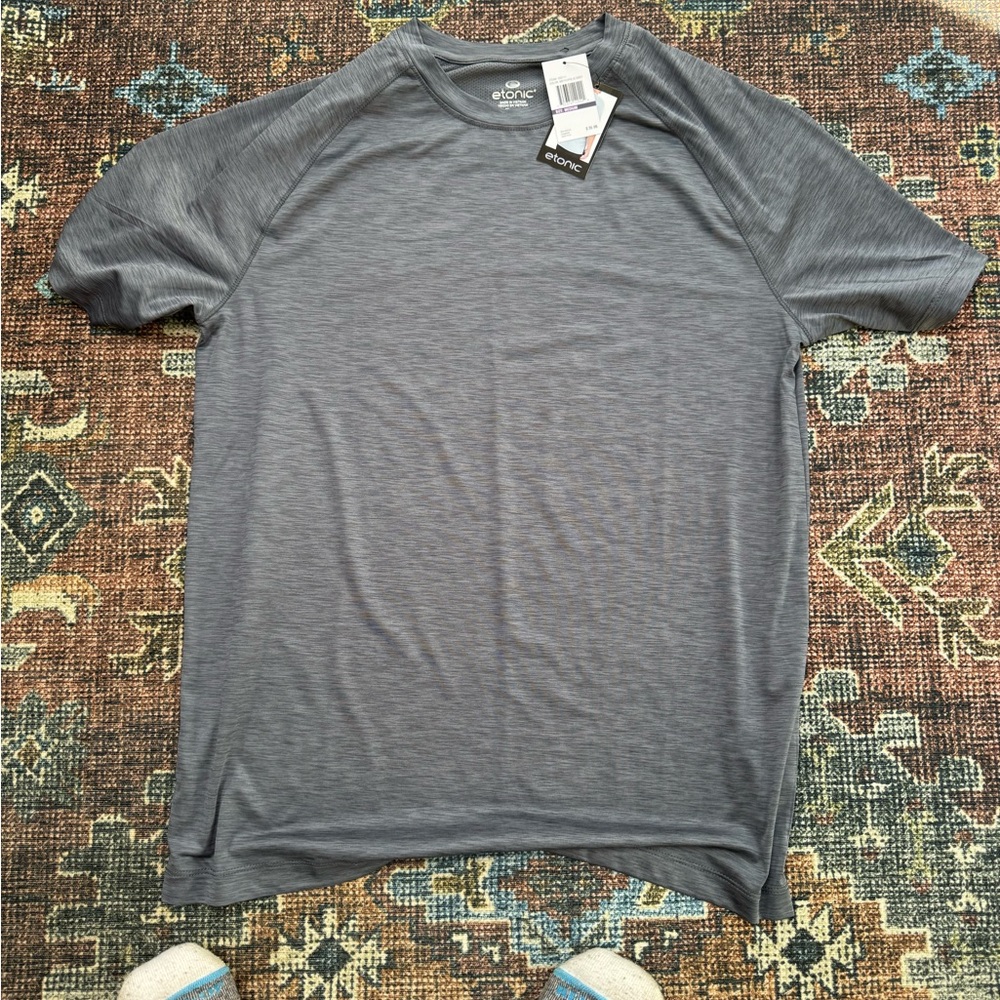 Men’s medium Etonic athletic t-shirt
